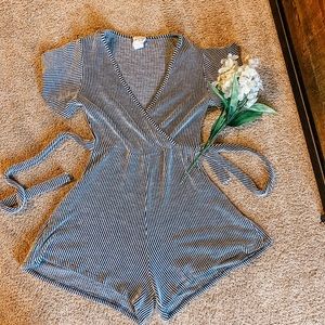 Sm/Md Black and white Romper $5